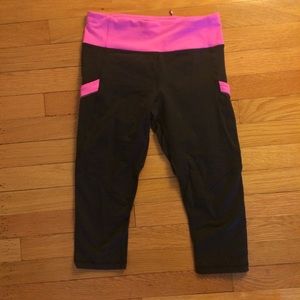 NWOT Lululemon cropped workout leggings